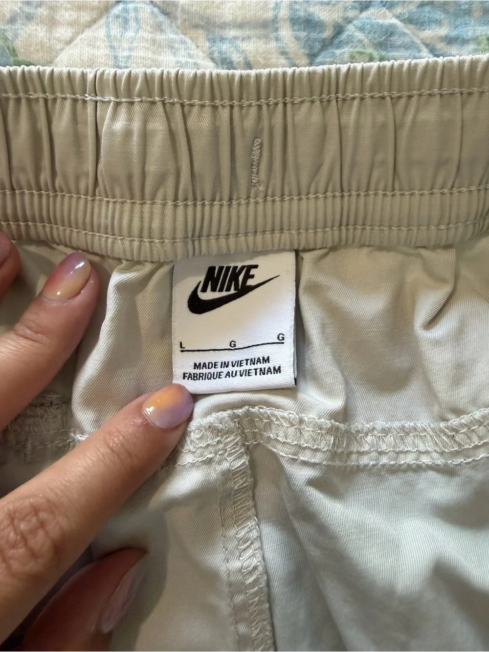 Nike men’s beige cargo pants size Large